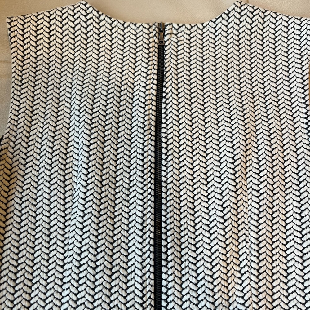 Loft Dress - Picture 3 of 4